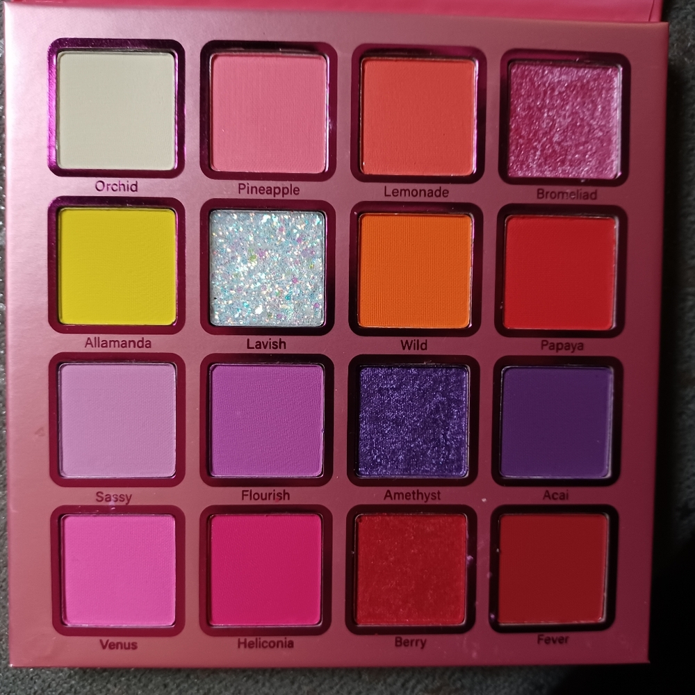 Romantic beauty tropics eyeshadow palette